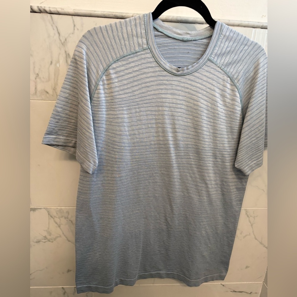 Lululemon Metal Vent Blue size large